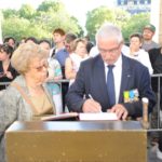 Le Secrétaire Général sous le regard de Mme Goujat