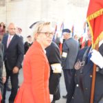 Avec le drapeau de la Flamme